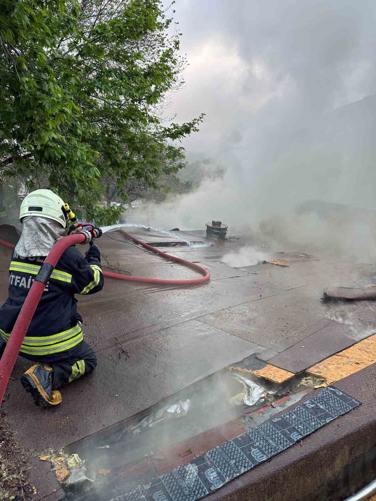 Ortaca Dalyan’da çatı yangını
