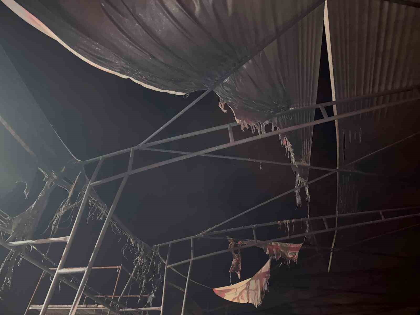 Ortaca Sanayi Sitesi’nde yangın: 4 araç ve 1 iş yeri zarar gördü
