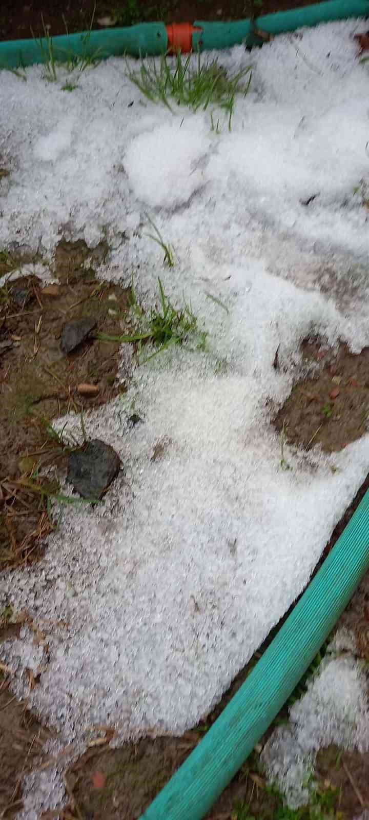 Ortaca’da kuvvetli yağışın ardından dolu etkili oldu
