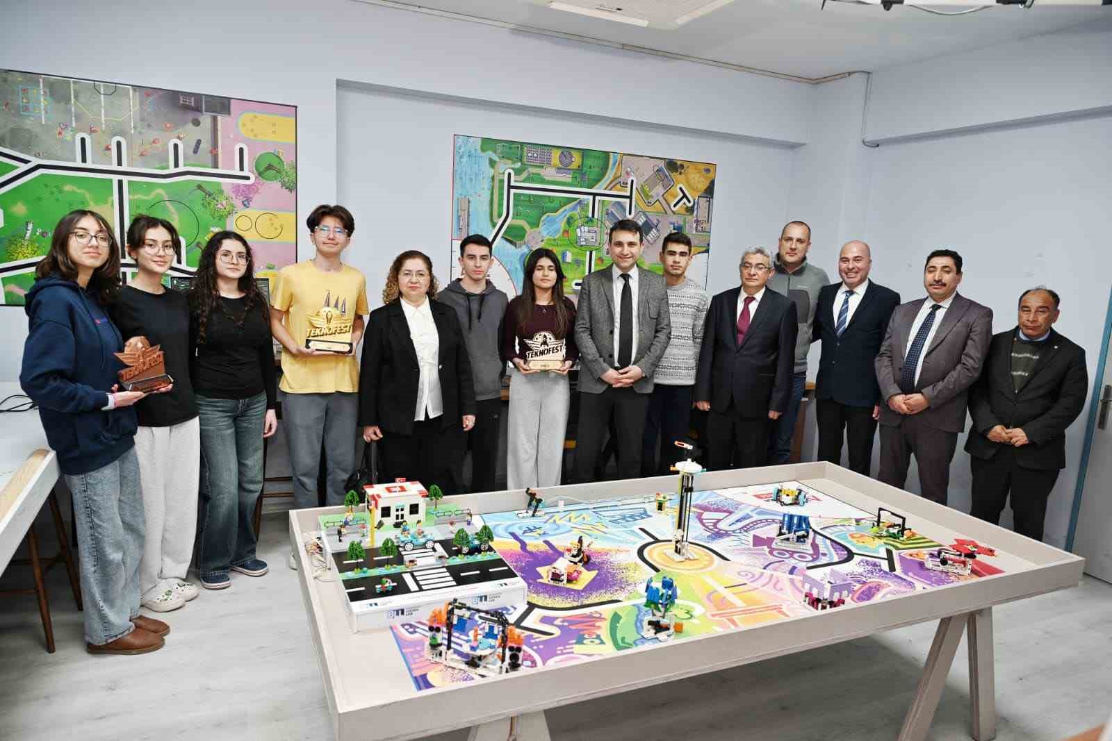 Ortaklar Fen Lisesi’nde "Maarifin Kalbinde Ramazan" iftarı
Ortaklar Fen Lisesi’nde "Maarifin Kalbinde Ramazan" iftarı