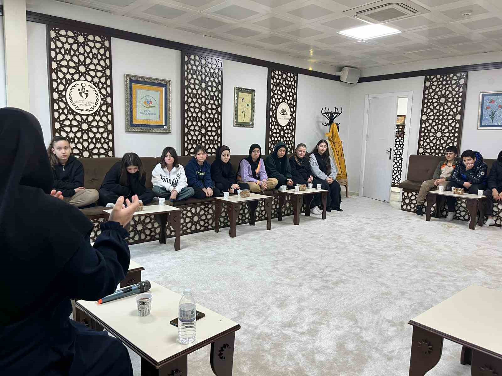 Ortaokul öğrencileri gençlik merkezini sevdi
