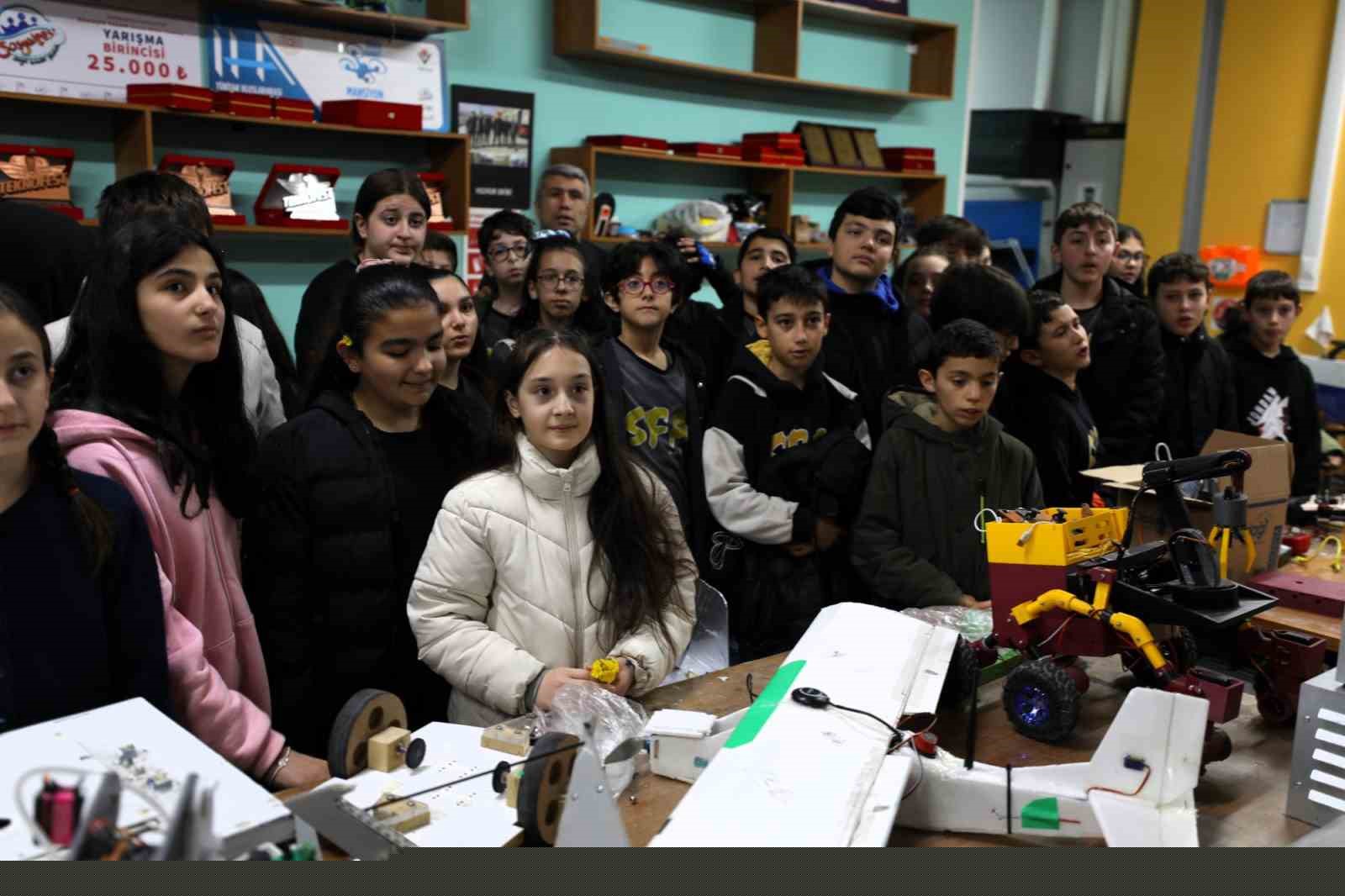 Ortaokul öğrencileri üniversite ortamını yakından tanıdı
