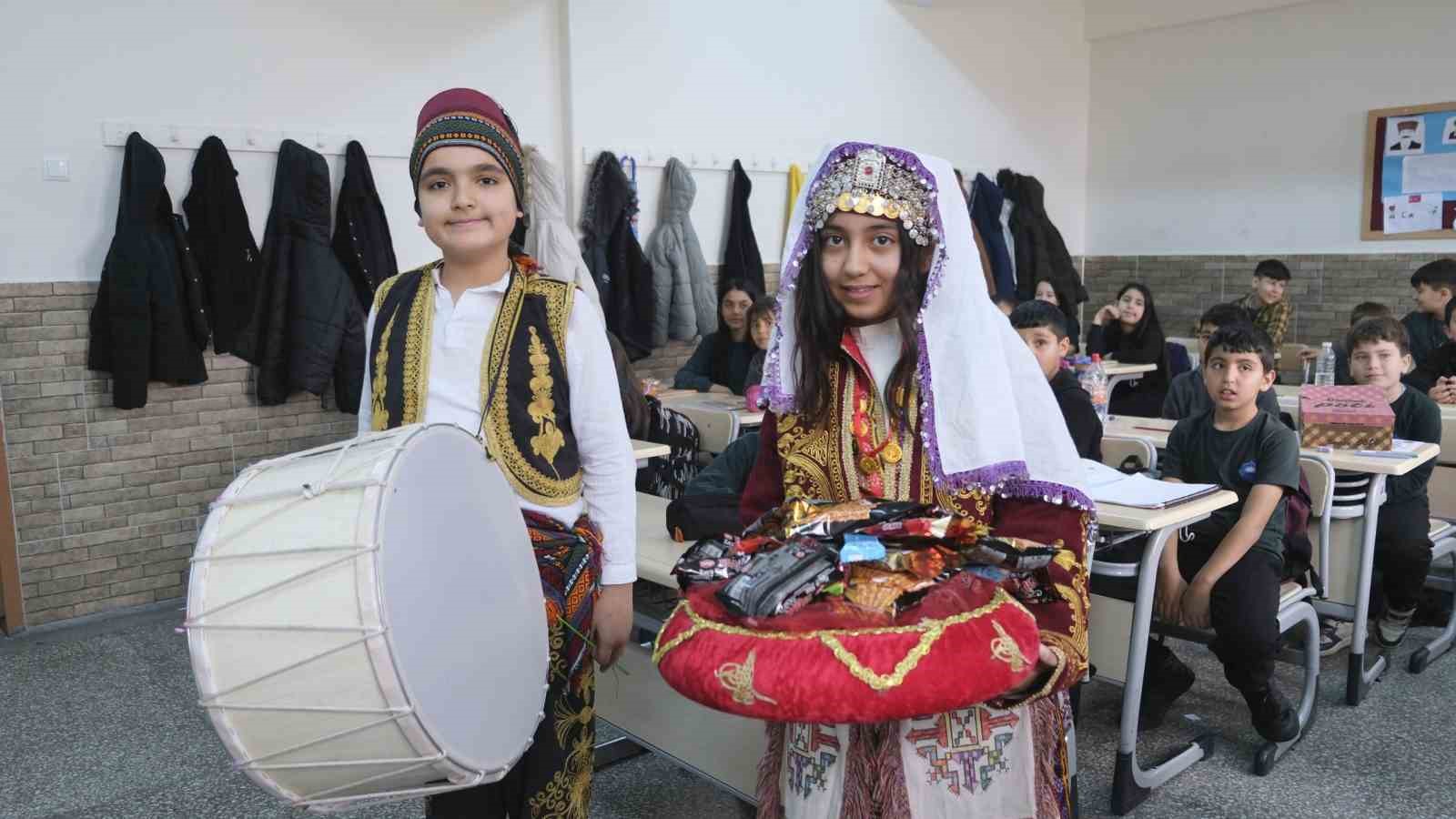 Ortaokul öğrencilerinden Ramazan ayında anlamlı etkinlik
Ortaokul öğrencilerinden Ramazan ayında anlamlı etkinlik