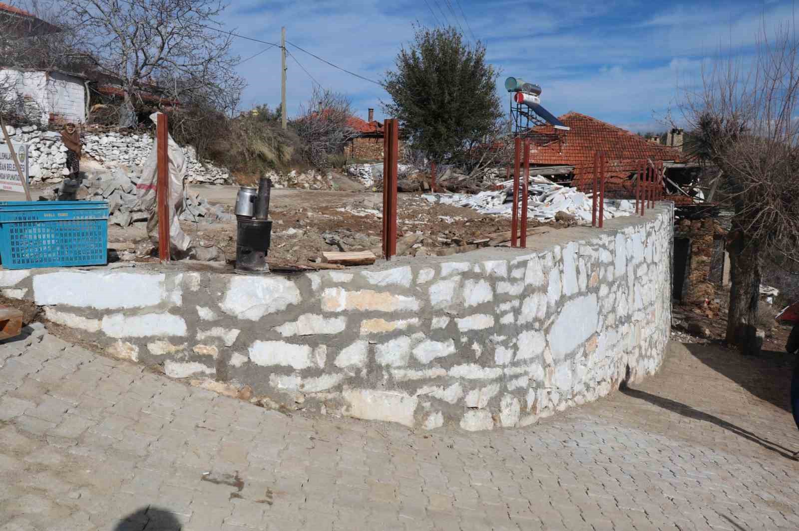 Örtülü Mahallesi’nde yol yenileme ve bakım çalışması
