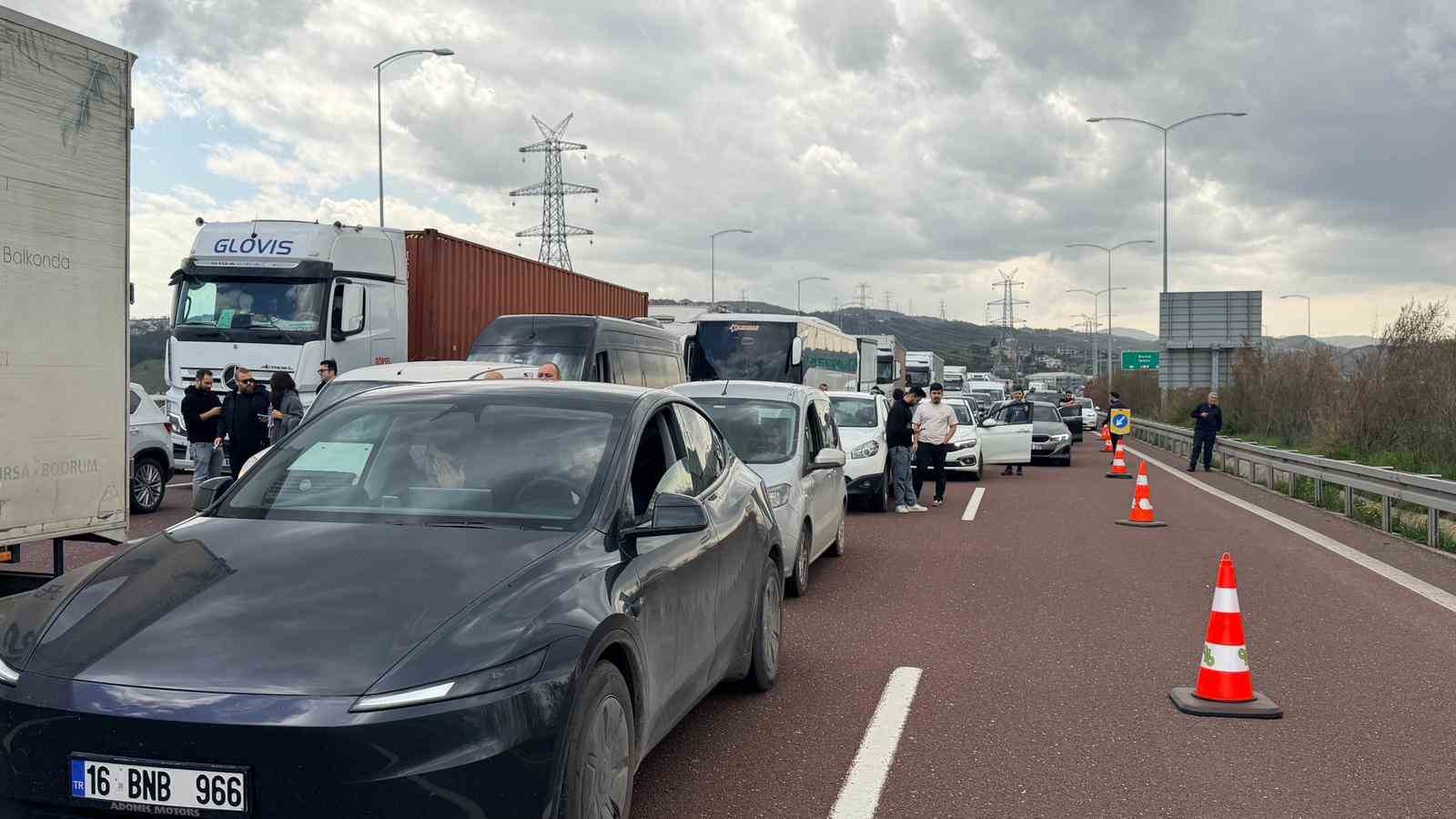 Osman Gazi Köprüsü kısa süreliğine trafiğe kapandı
