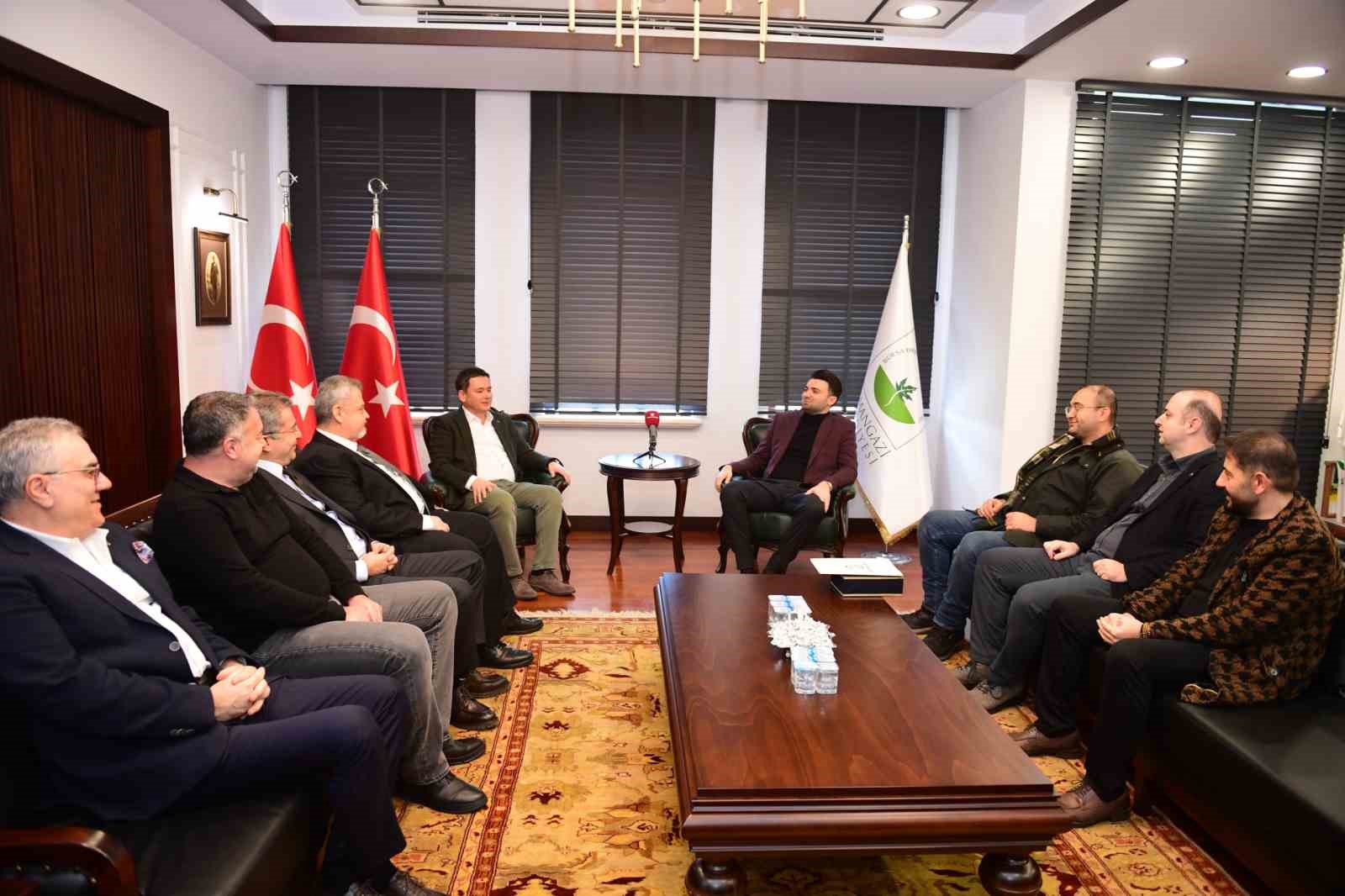 Osmangazi Belediye Başkanı Erkan Aydın, Bursaspor Vakfı Mütevelli Heyeti’ne katıldı
