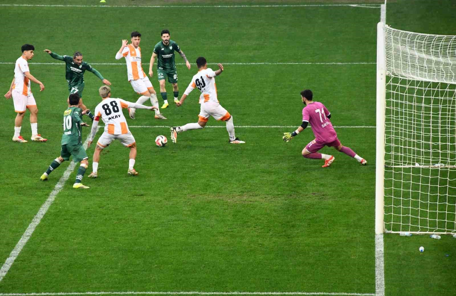 Osmangazi Belediyesi 100 çocuğu Bursaspor ile buluşturdu
Osmangazi Belediyesi 100 çocuğu Bursaspor ile buluşturdu