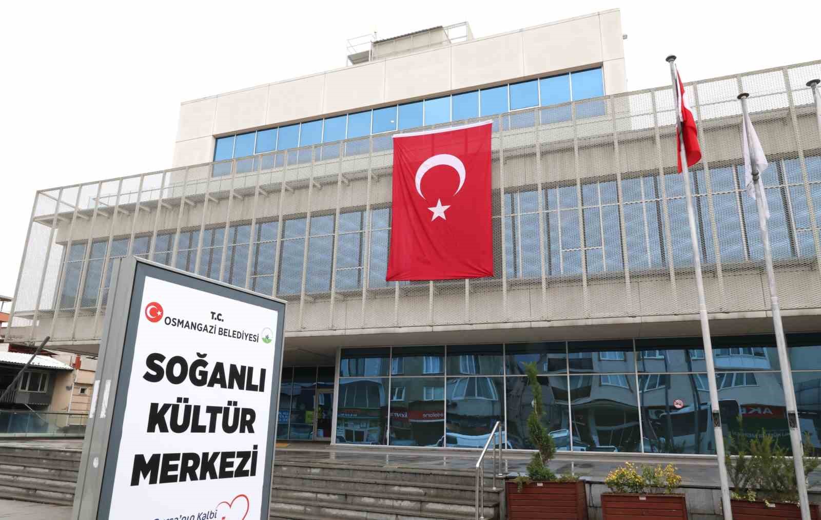 Osmangazi Belediyesi binalarını Türk Bayraklarıyla donattı
