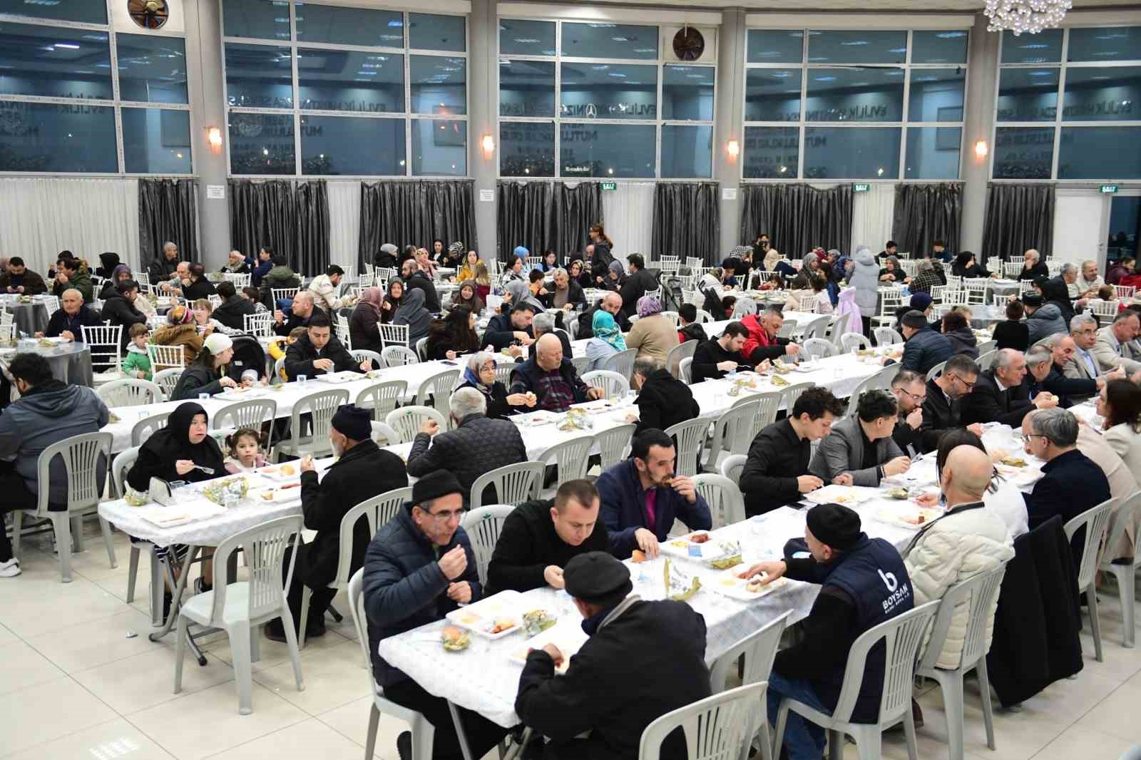 Osmangazi Belediyesi, Ramazan’ın manevi iklimini ilçenin dört yanına taşıyor
