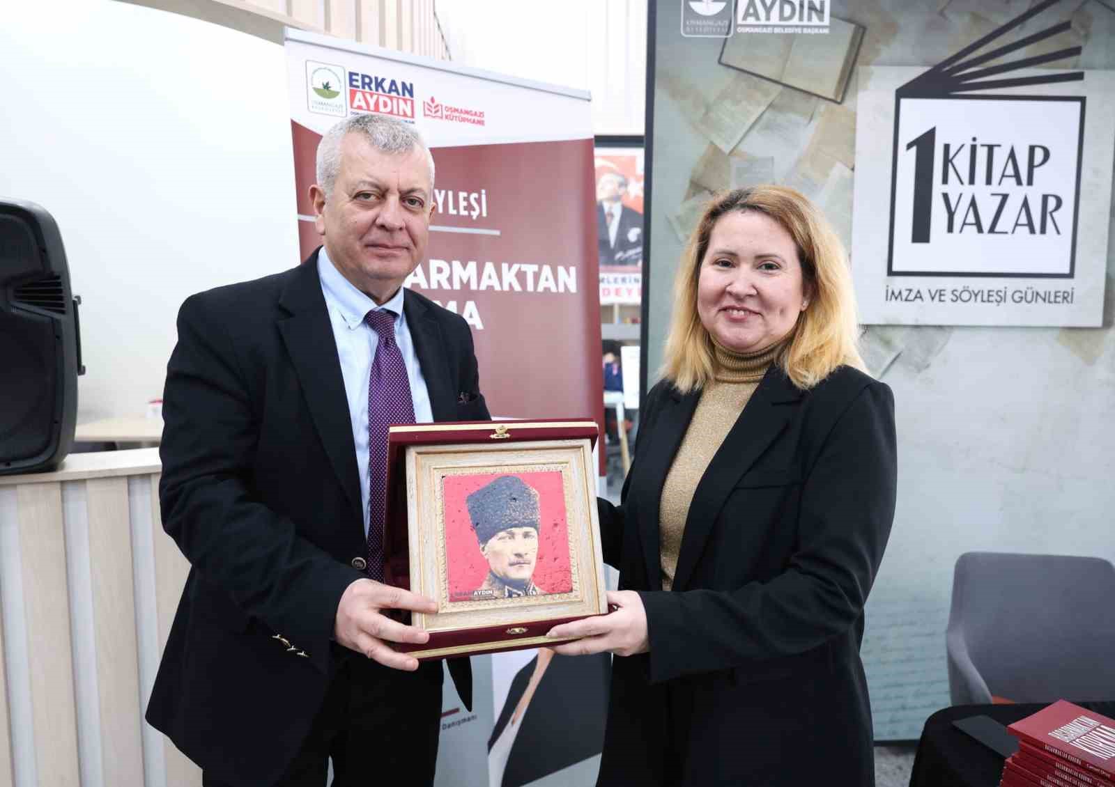 Osmangazi Belediyesi sevilen yazarları okurlarıyla buluşturuyor
