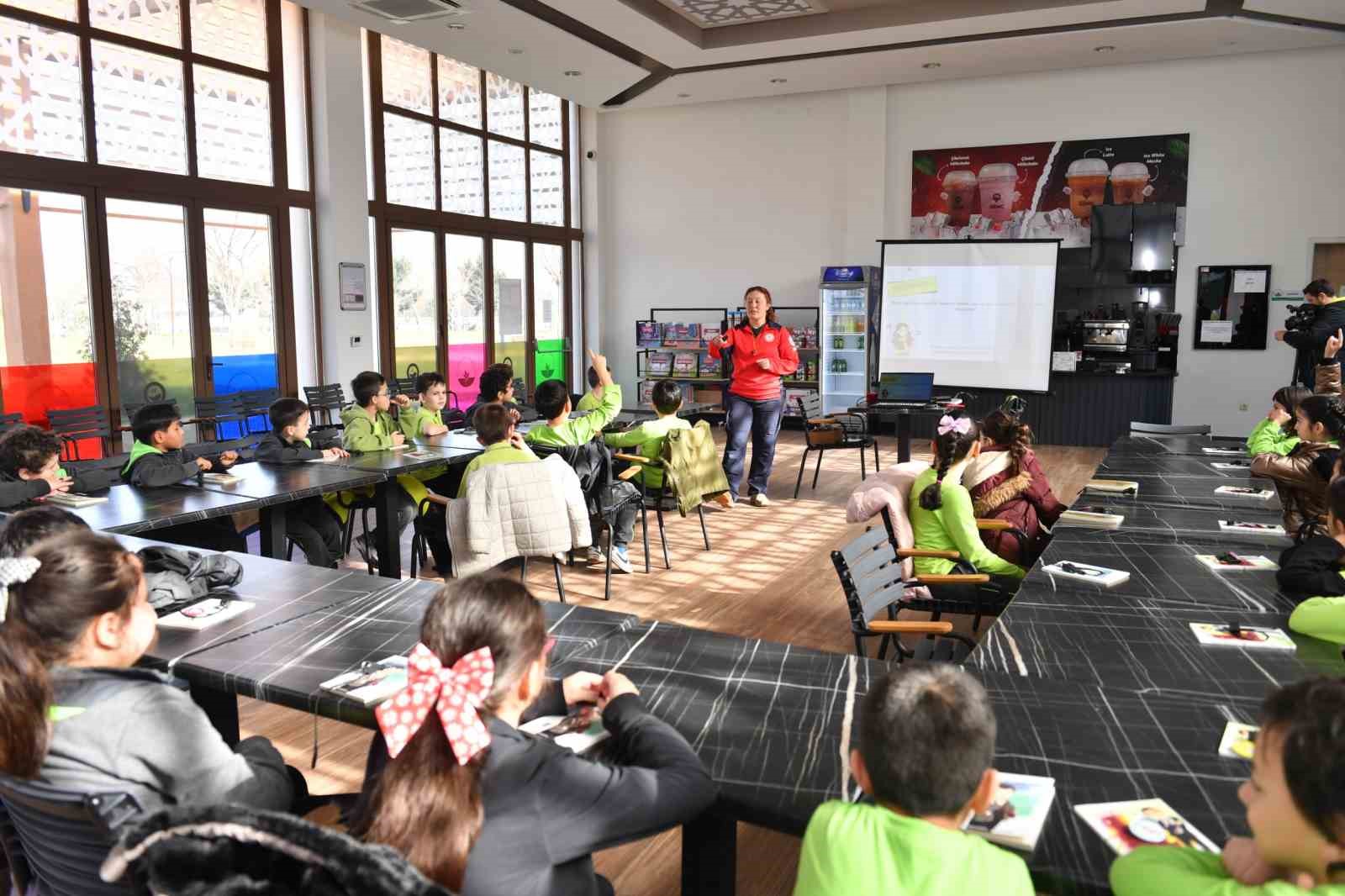 Osmangazi Belediyesi’nden çocuklara afet farkındalık eğitimi
Osmangazi Belediyesi’nden çocuklara afet farkındalık eğitimi