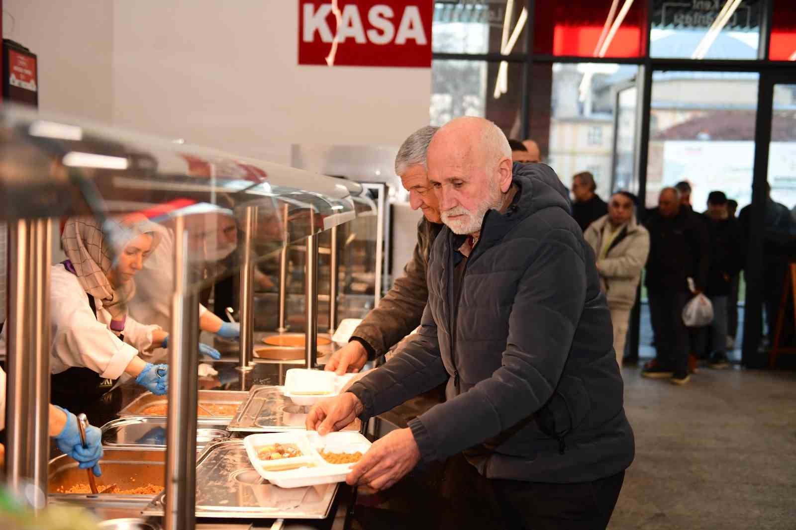 Osmangazi Belediyesi’nden kardeşlik sofrası
