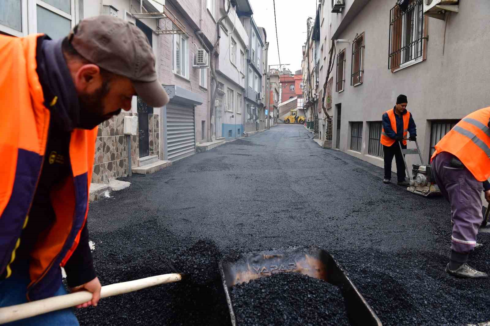 Osmangazi Belediyesi’nden Yeşilova mahallesi’ne yeni asfalt
