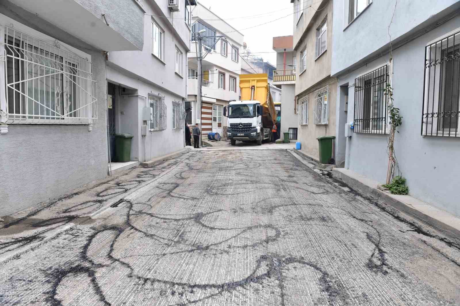 Osmangazi Belediyesi’nden Yeşilova mahallesi’ne yeni asfalt
