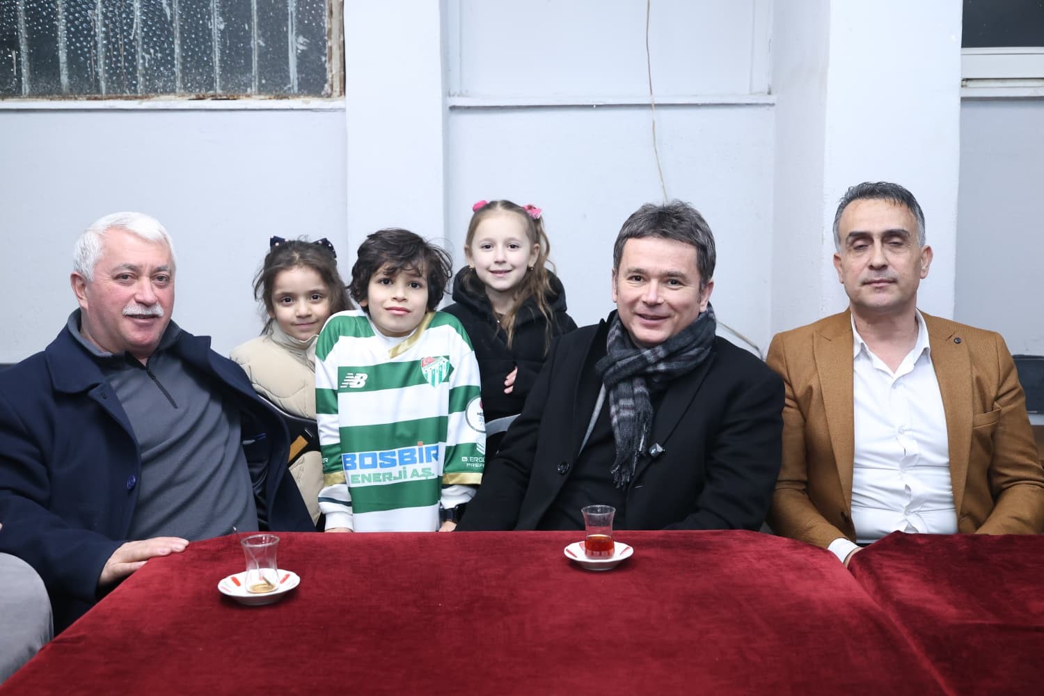 Osmangazi Belediyesi’nin iftar sofrasında yüzlerce kişi bir araya geldi
Osmangazi Belediyesi’nin iftar sofrasında yüzlerce kişi bir araya geldi