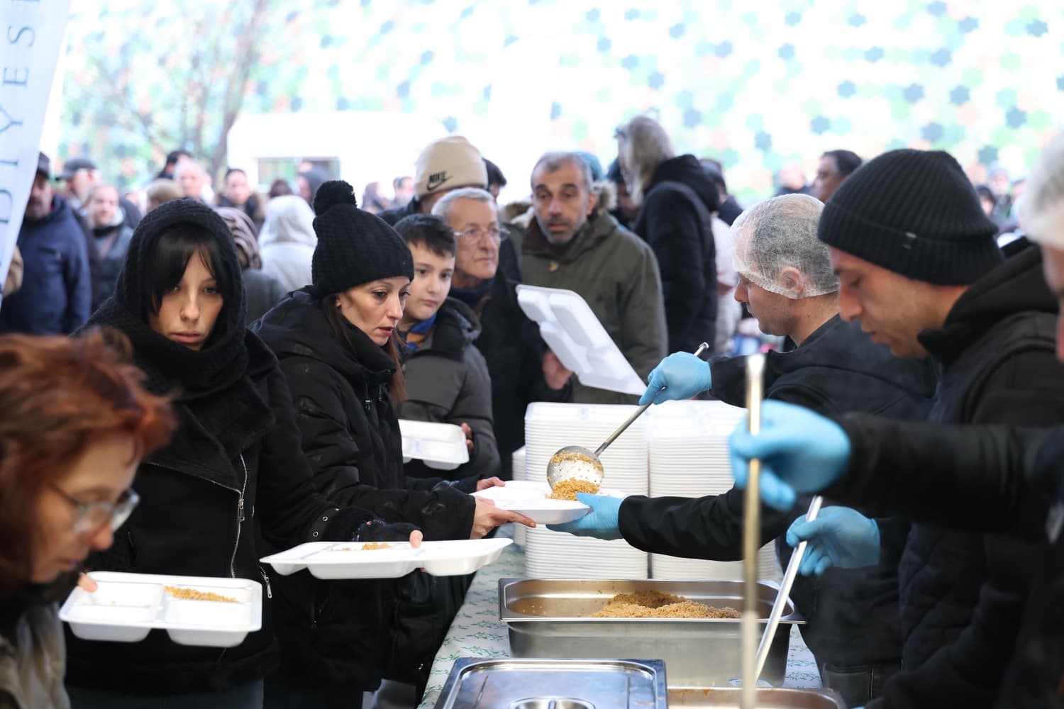 Osmangazi Belediyesi’nin iftar sofrasında yüzlerce kişi bir araya geldi
Osmangazi Belediyesi’nin iftar sofrasında yüzlerce kişi bir araya geldi