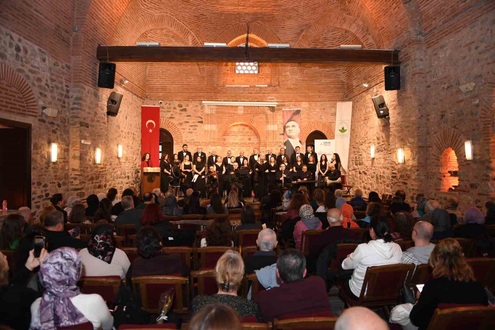 Osmangazi’de 14 Şubat ezgileri yükseldi
Osmangazi’de 14 Şubat ezgileri yükseldi