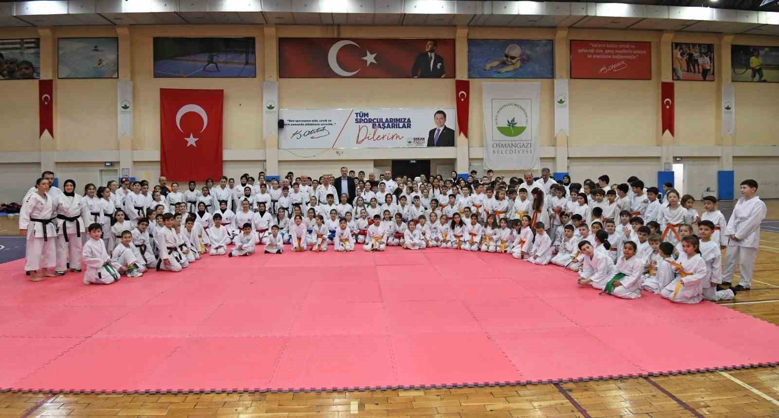 Osmangazi’de 300 karateci kuşak sevinci yaşadı
