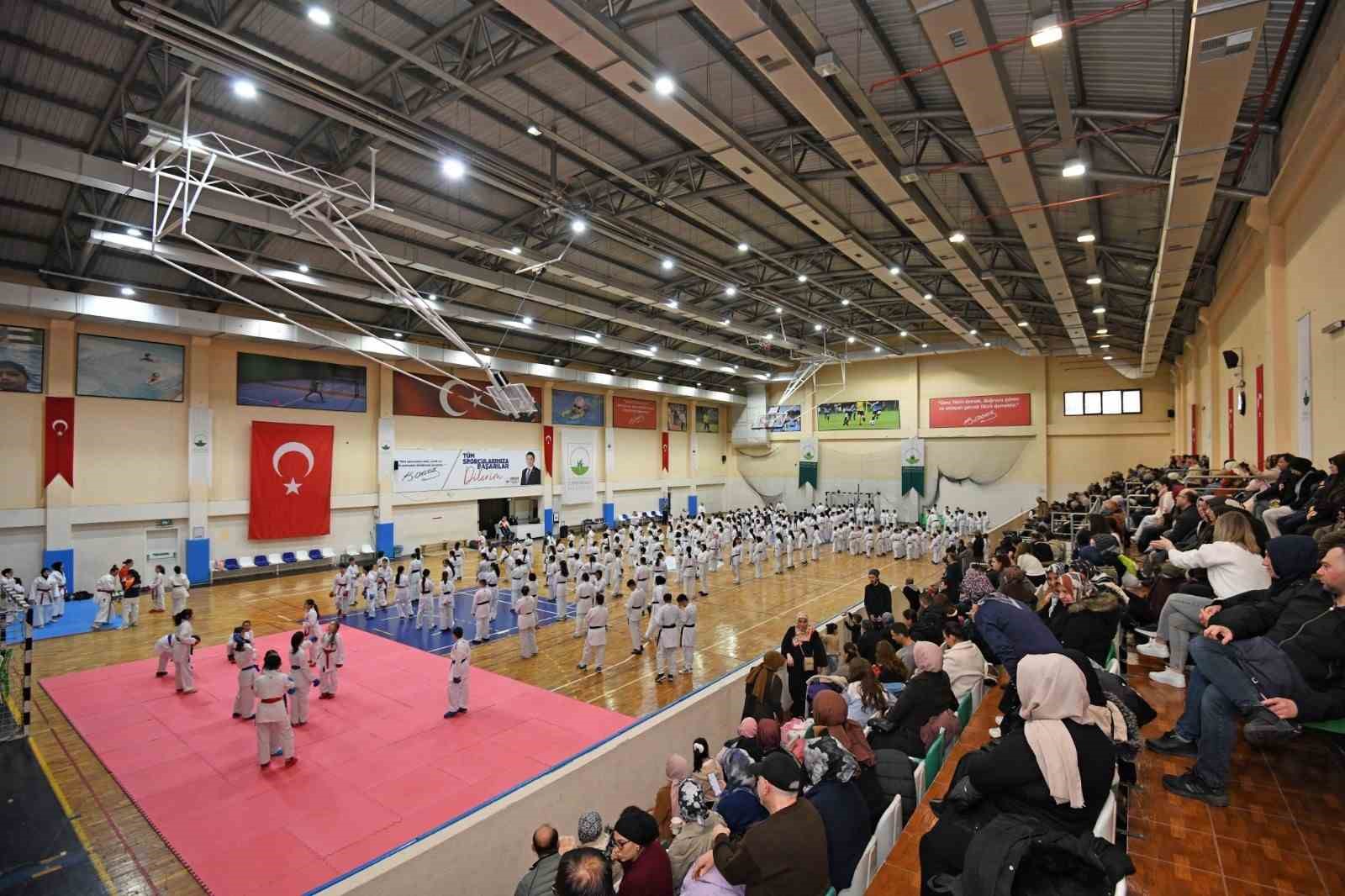 Osmangazi’de 300 karateci kuşak sevinci yaşadı
