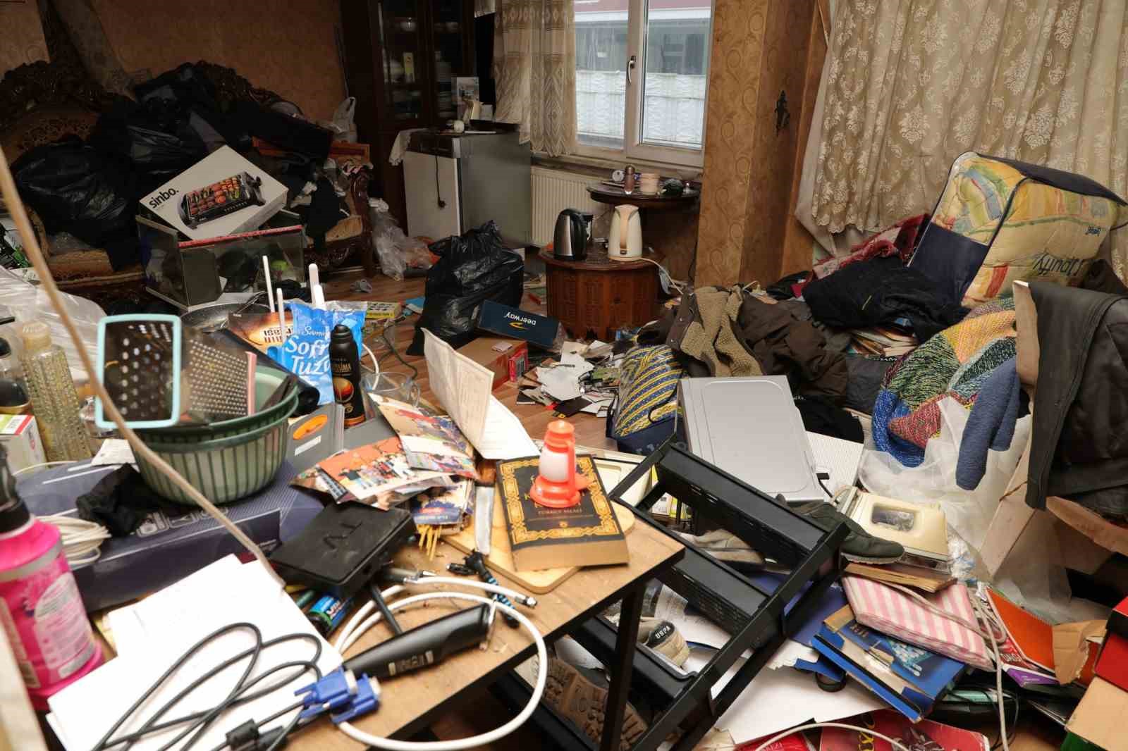 Osmangazi’de çöp eve müdahale
