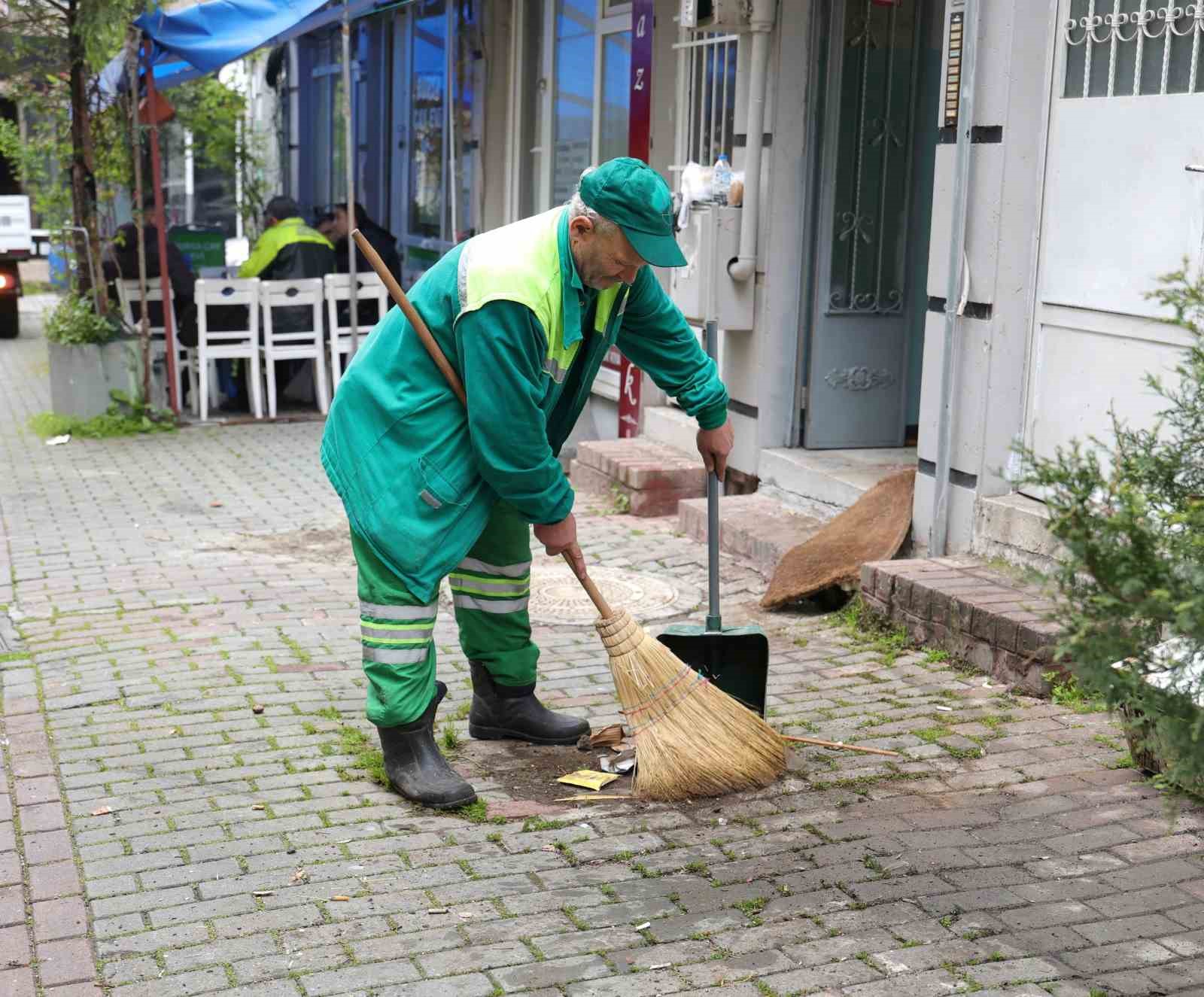 Osmangazi’de çöp eve müdahale
