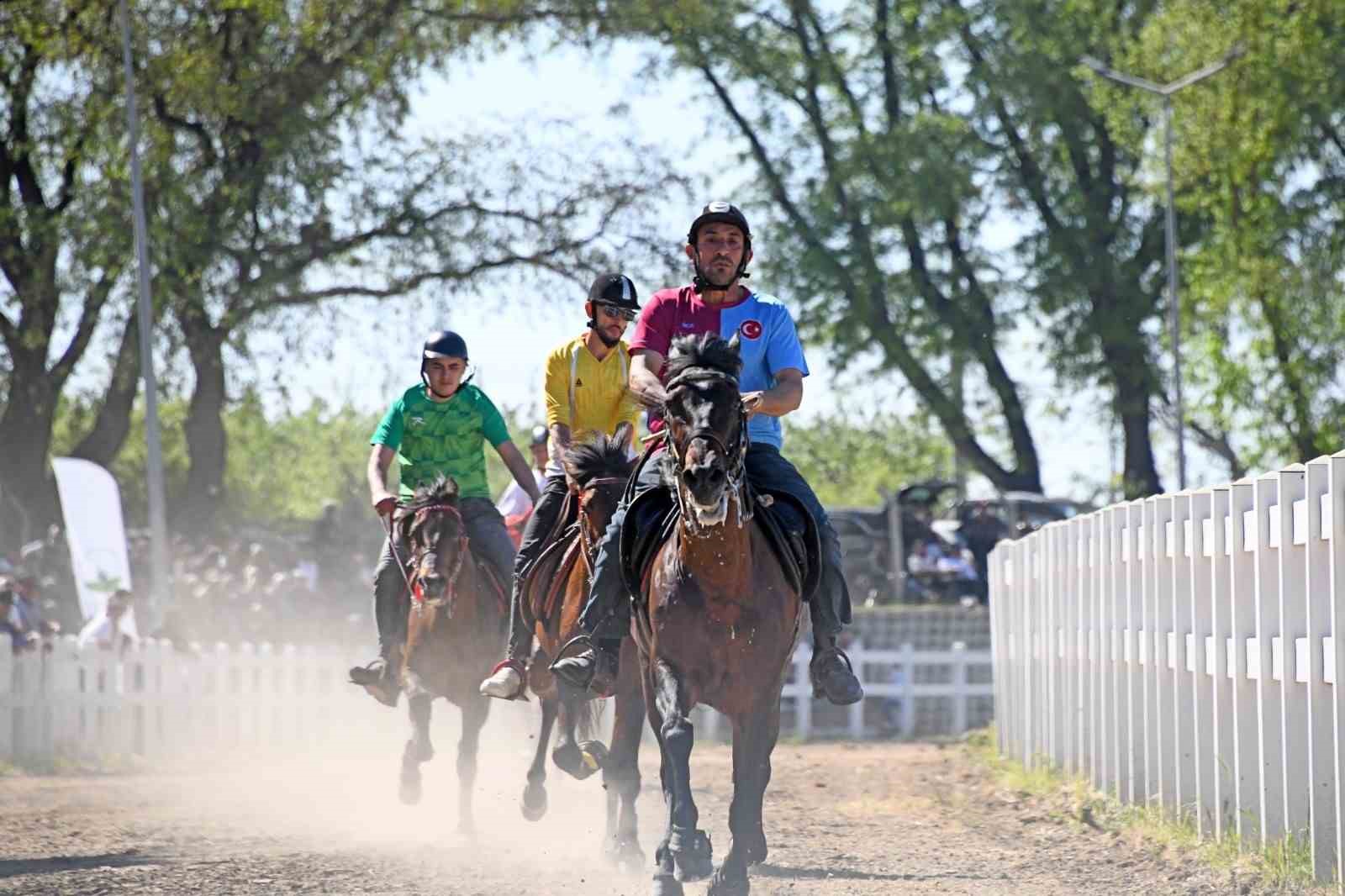 Osmangazi’de Geleneksel Rahvan At Koşusu coşkusu
