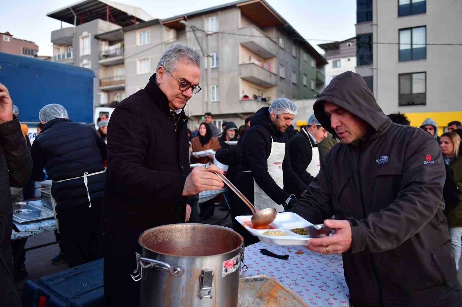 Osmangazi’de gönül sofraları Geçit Mahallesi’nde kuruldu

