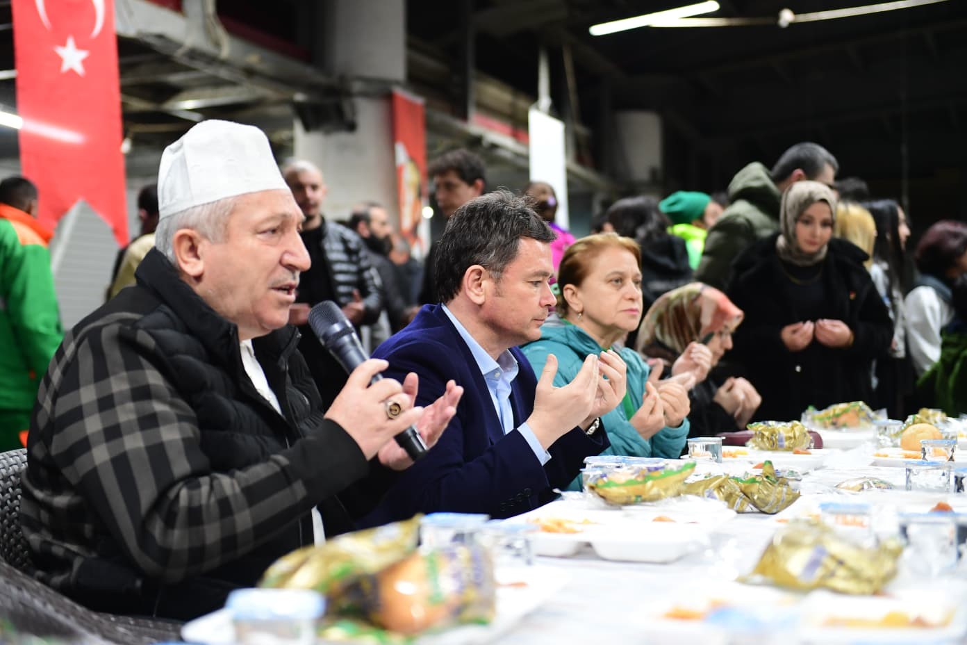 Osmangazi’de gönülleri buluşturan iftar programı
Osmangazi’de gönülleri buluşturan iftar programı