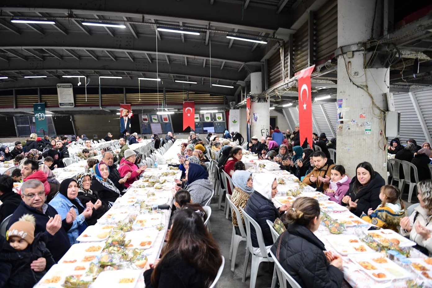 Osmangazi’de gönülleri buluşturan iftar programı
Osmangazi’de gönülleri buluşturan iftar programı