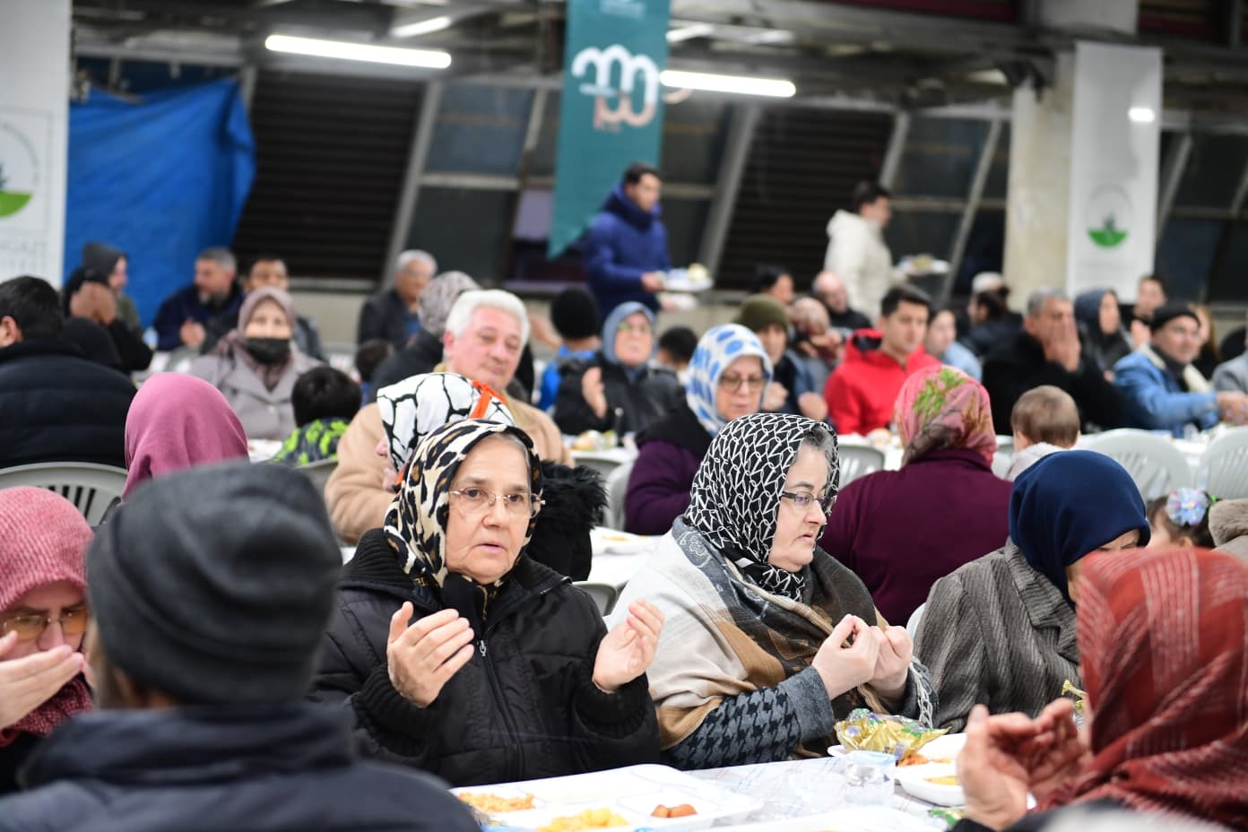 Osmangazi’de gönülleri buluşturan iftar programı
Osmangazi’de gönülleri buluşturan iftar programı