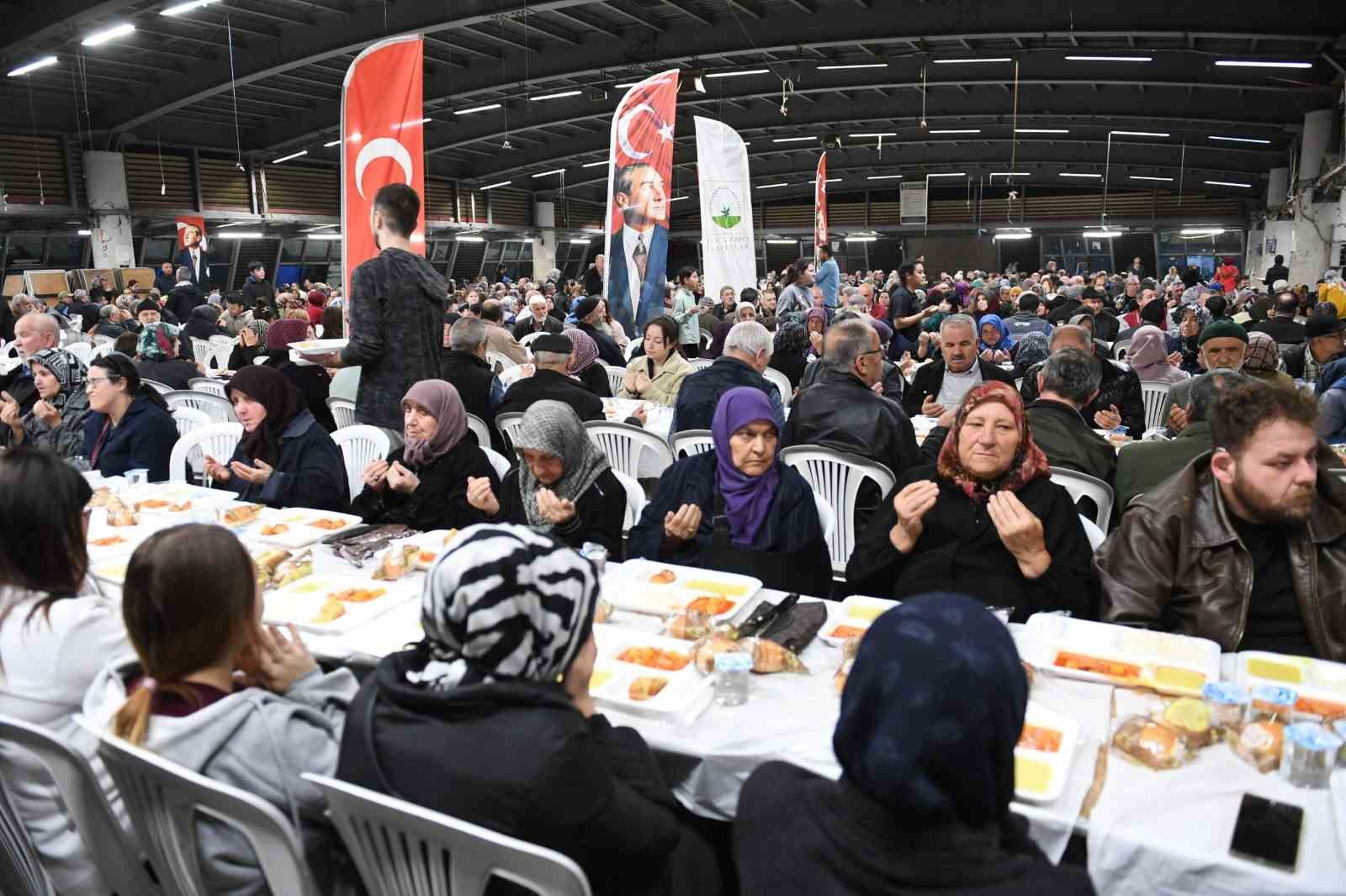 Osmangazi’de Ramazan coşkusu meydanlara taşıyor
