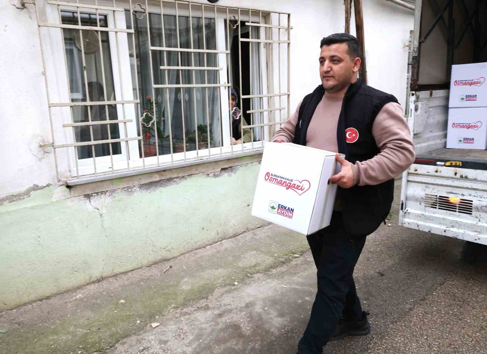 Osmangazi’de Ramazan kolisi dağıtımı devam ediyor
