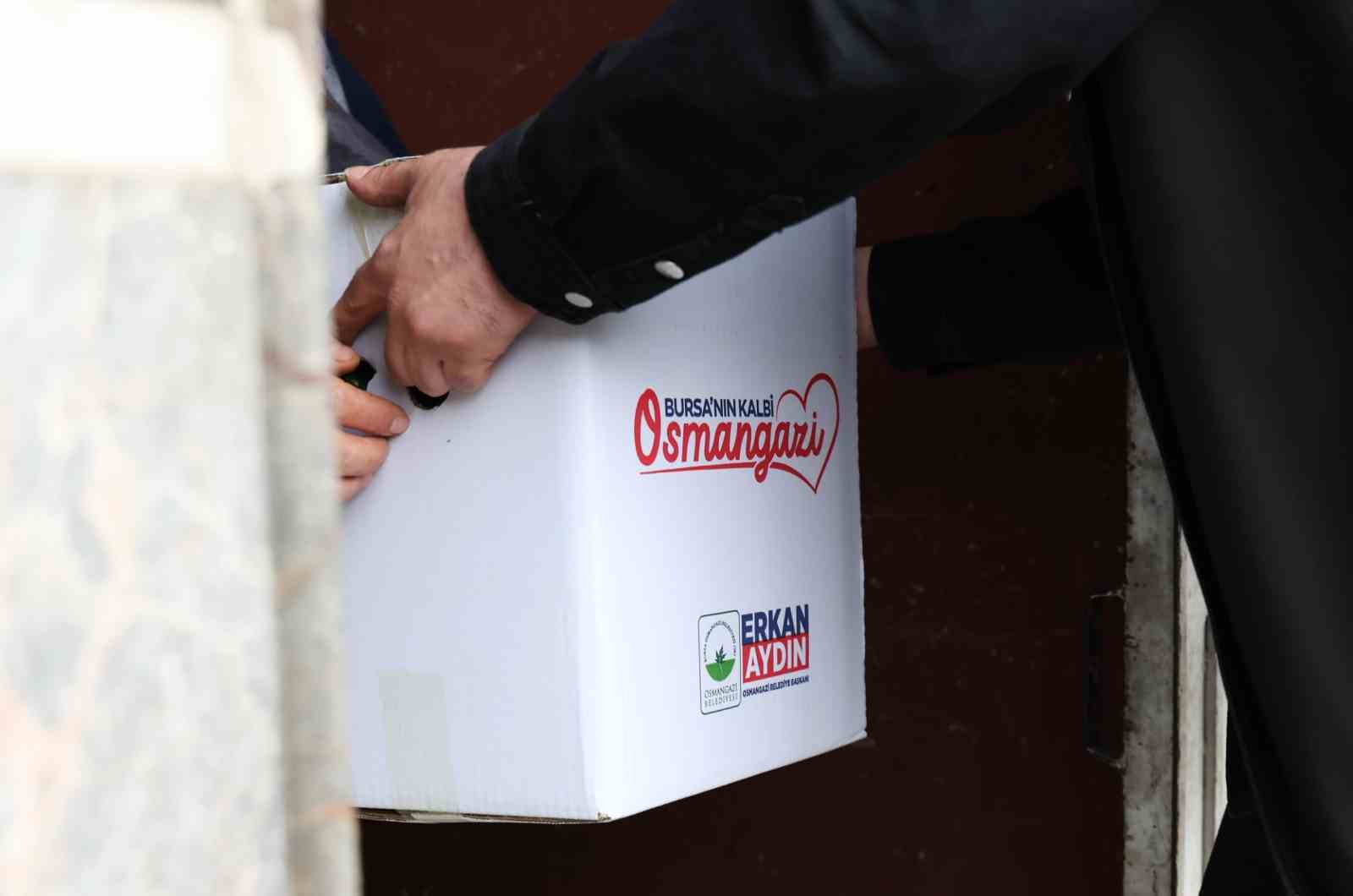 Osmangazi’de Ramazan kolisi dağıtımı devam ediyor
