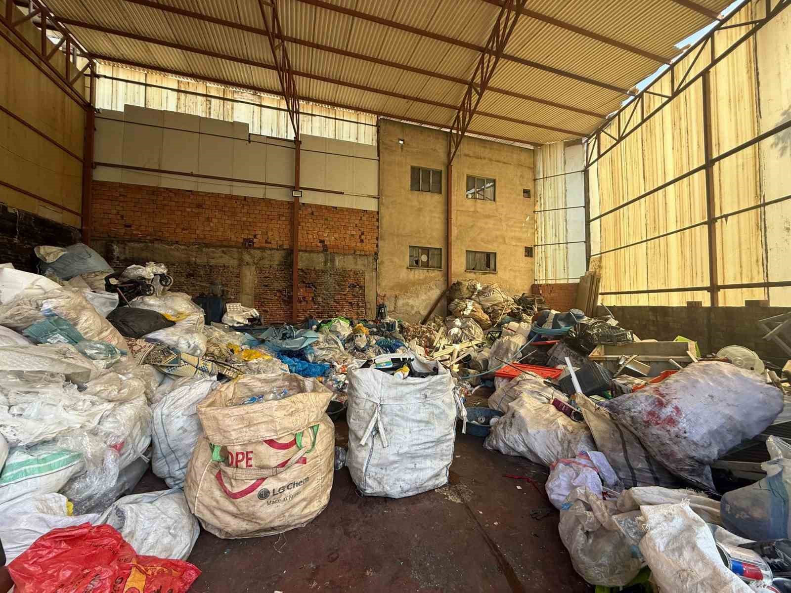 Osmangazi’de tehlikeli atık döken araca ağır ceza
