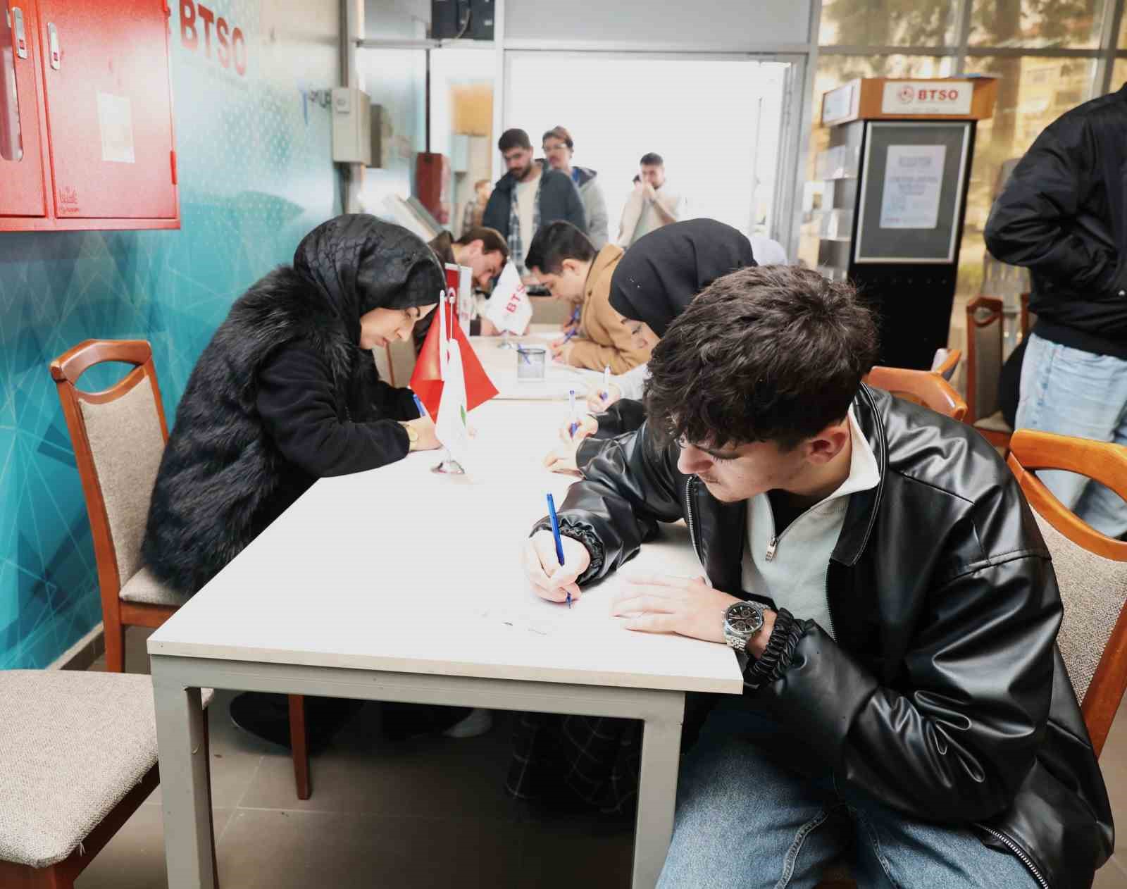 Osmangazi’de vatandaşlara iş olanağı sağlayan buluşmalar
Osmangazi’de vatandaşlara iş olanağı sağlayan buluşmalar