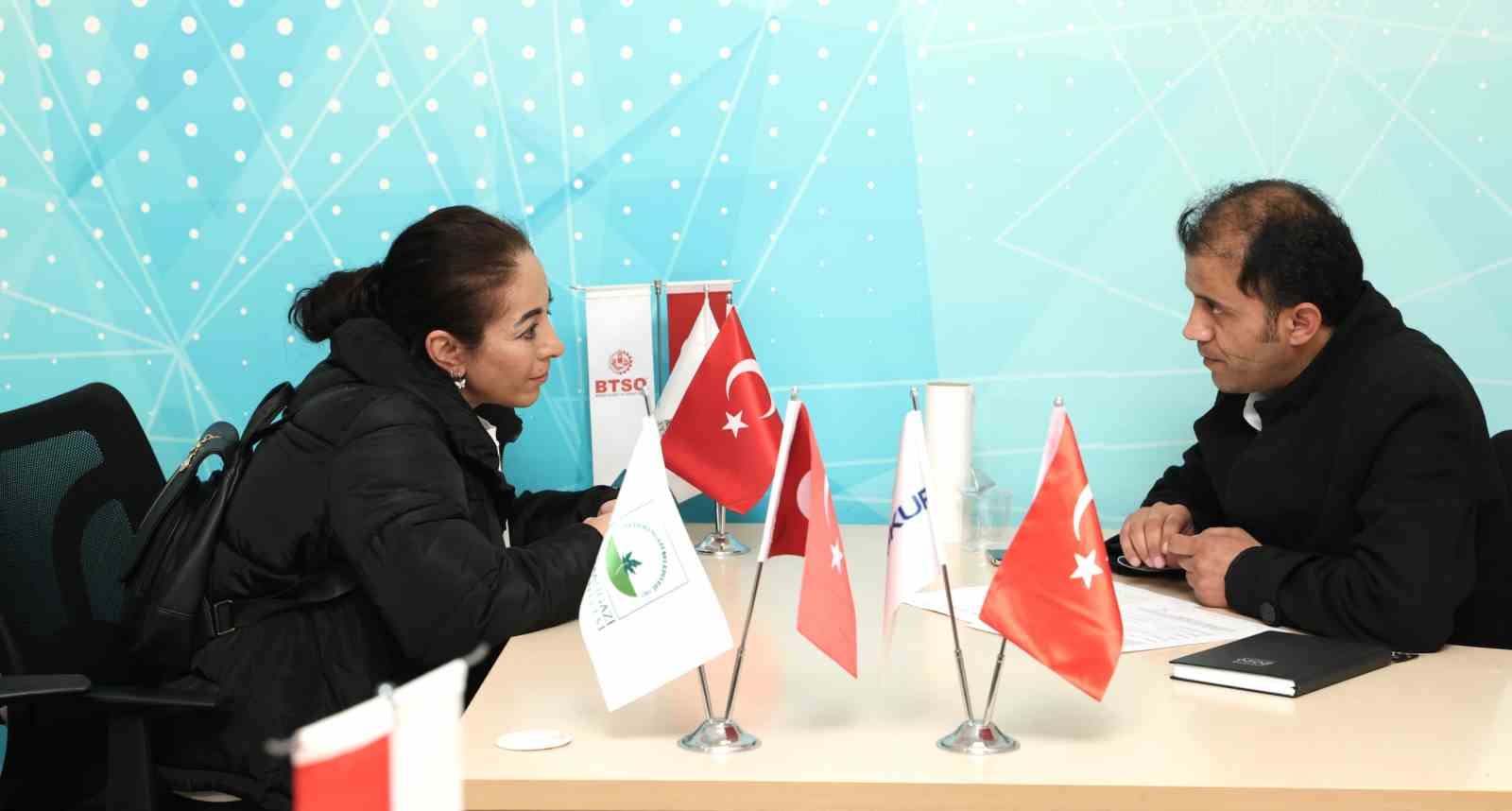 Osmangazi’de vatandaşlara iş olanağı sağlayan buluşmalar
Osmangazi’de vatandaşlara iş olanağı sağlayan buluşmalar