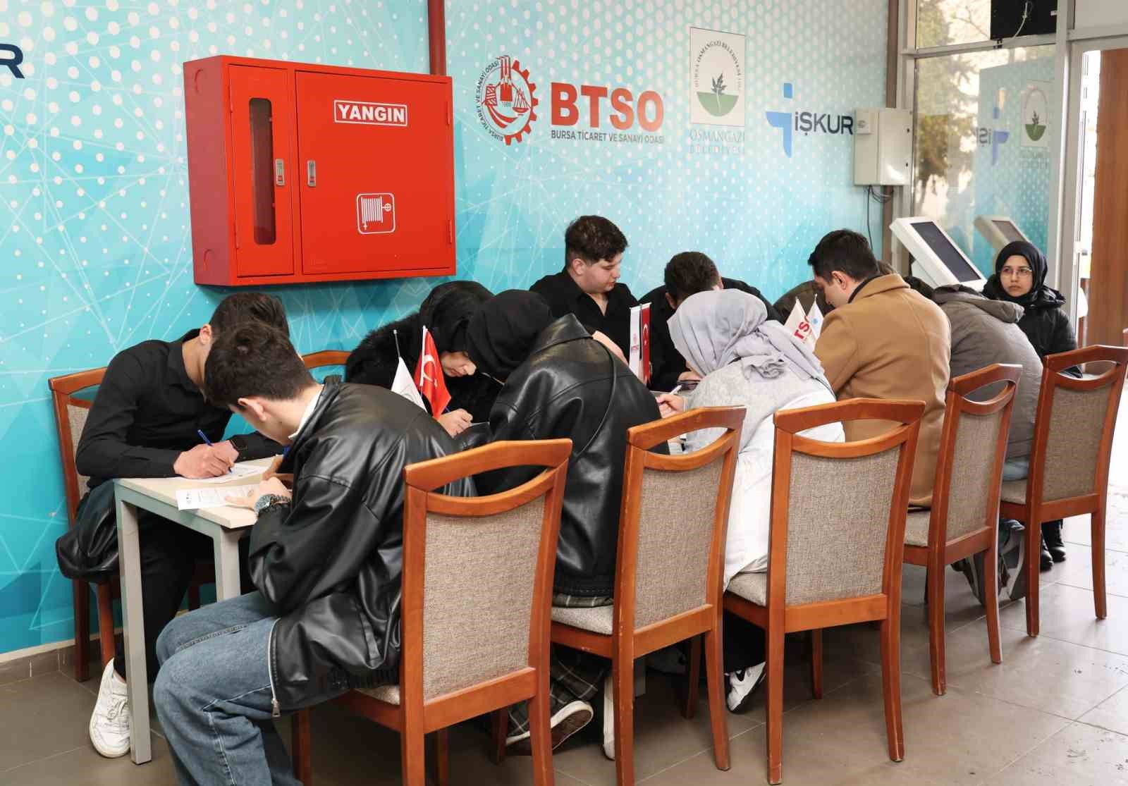 Osmangazi’de vatandaşlara iş olanağı sağlayan buluşmalar
Osmangazi’de vatandaşlara iş olanağı sağlayan buluşmalar