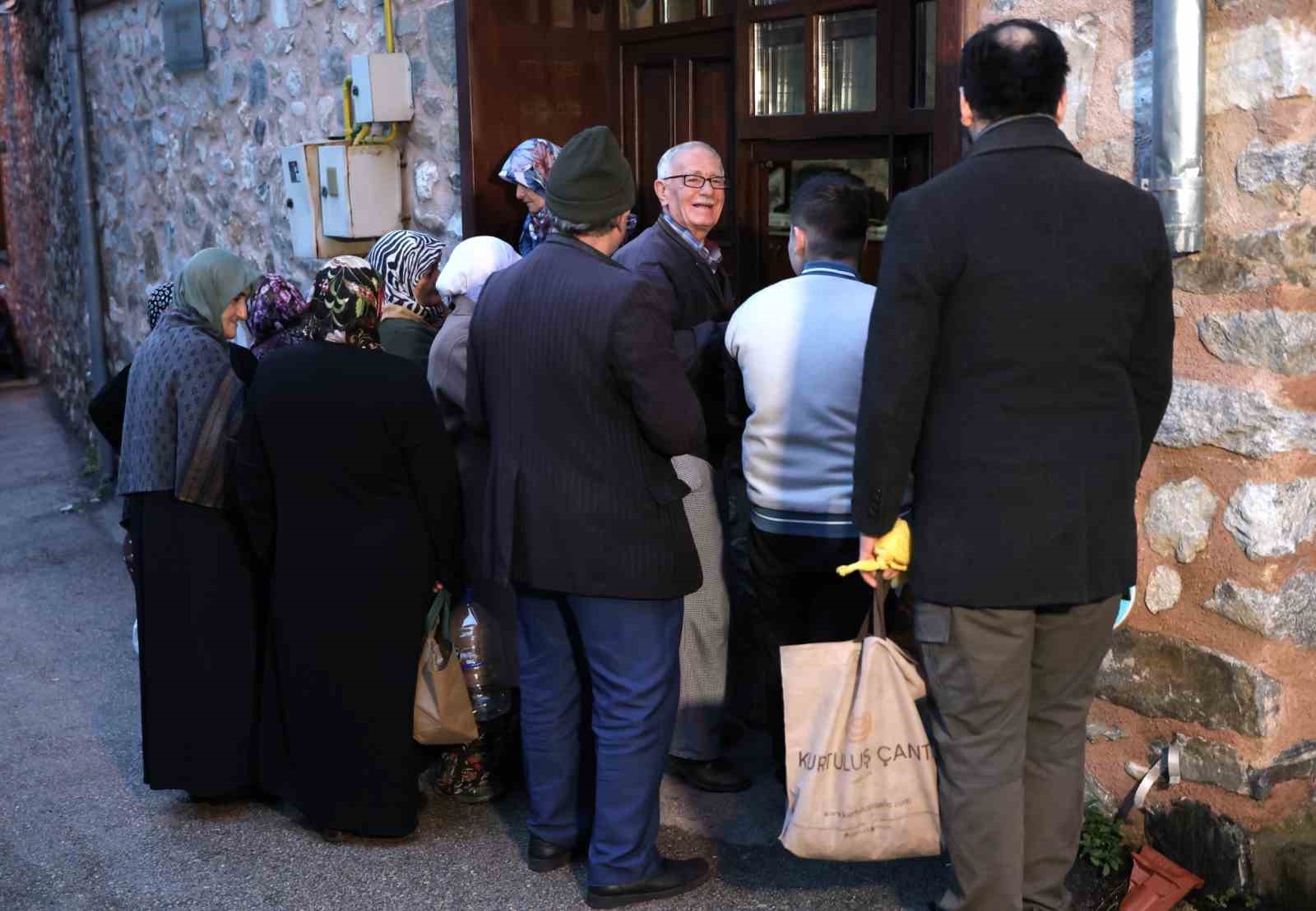 Osmangazi’den İhtiyaç sahibi ailelerin yüzünü güldüren hizmet
