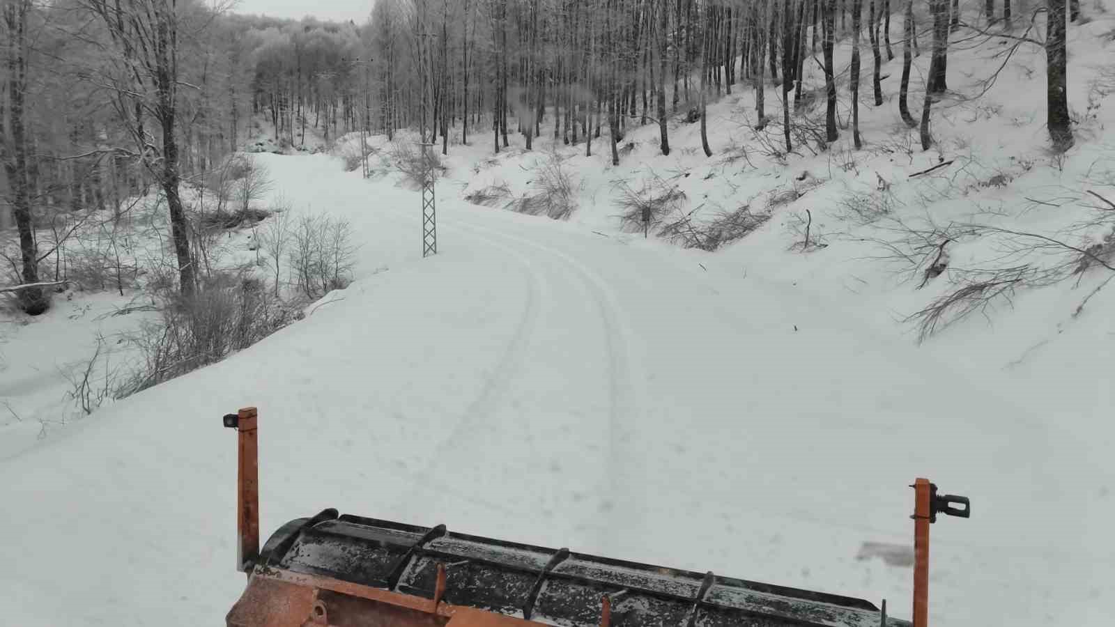 Osmangazi’nin yüksek kesimlerinde kar nöbeti
