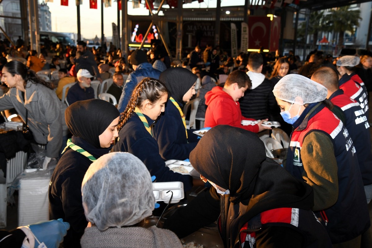 Osmaniye Belediyesi’nden "Hep Birlikte Mahalle İftarı" buluşması
