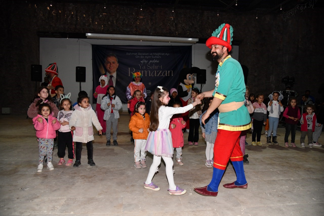Osmaniye Belediyesi’nden Masal Park’ta ramazan çarşısı ve çocuklara özel etkinlik
Osmaniye Belediyesi’nden Masal Park’ta ramazan çarşısı ve çocuklara özel etkinlik