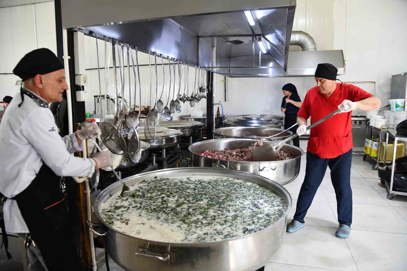 Osmaniye Belediyesi’nden Ramazan’da 10 bin kişilik iftar hizmeti
