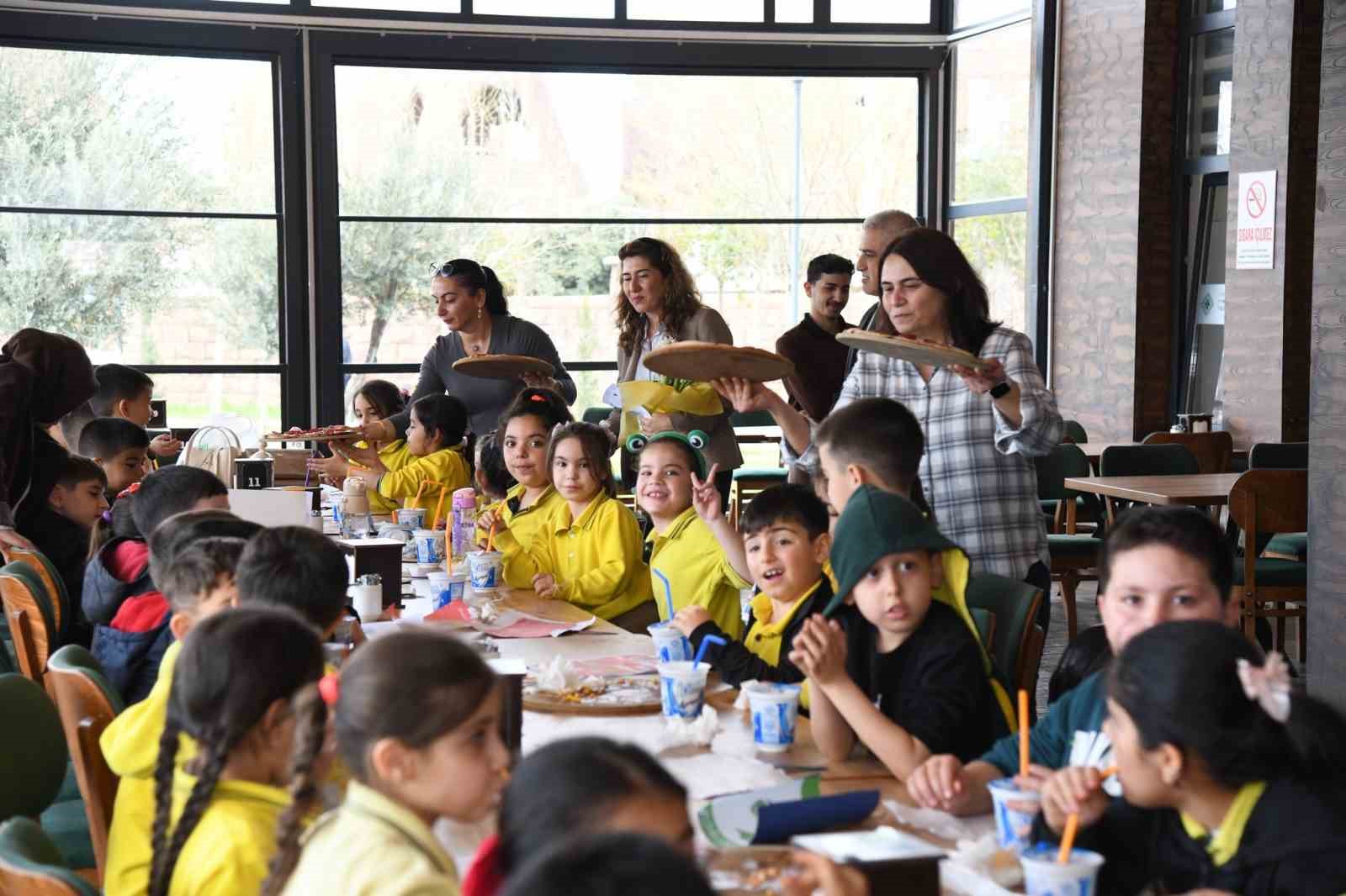 Osmaniye’de "100 Atık Pile Bir Pizza" projesine miniklerden destek
