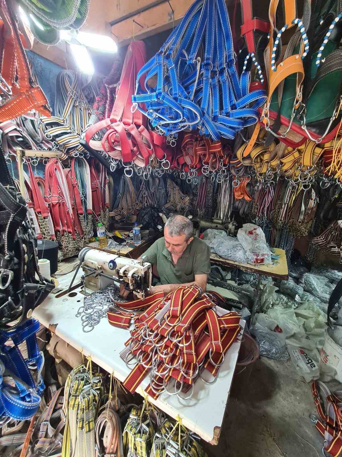 Osmaniye’de 48 yıllık saraç ustası mesleğini köpek tasmasıyla yaşatıyor
