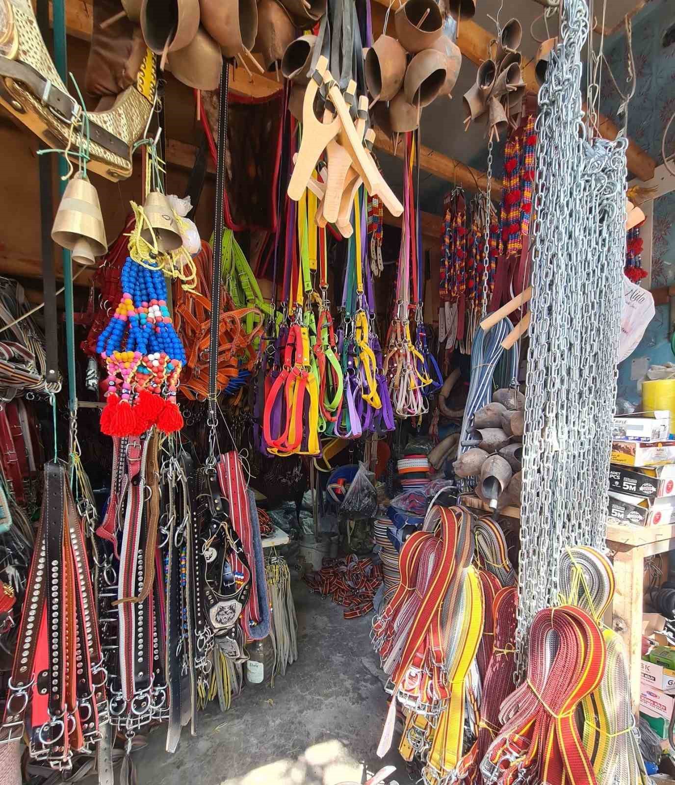 Osmaniye’de 48 yıllık saraç ustası mesleğini köpek tasmasıyla yaşatıyor
