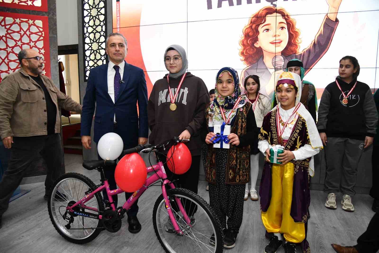 Osmaniye’de 7 Ocak coşkusu, ortaokullar arası şiir yarışmasıyla taçlandı
