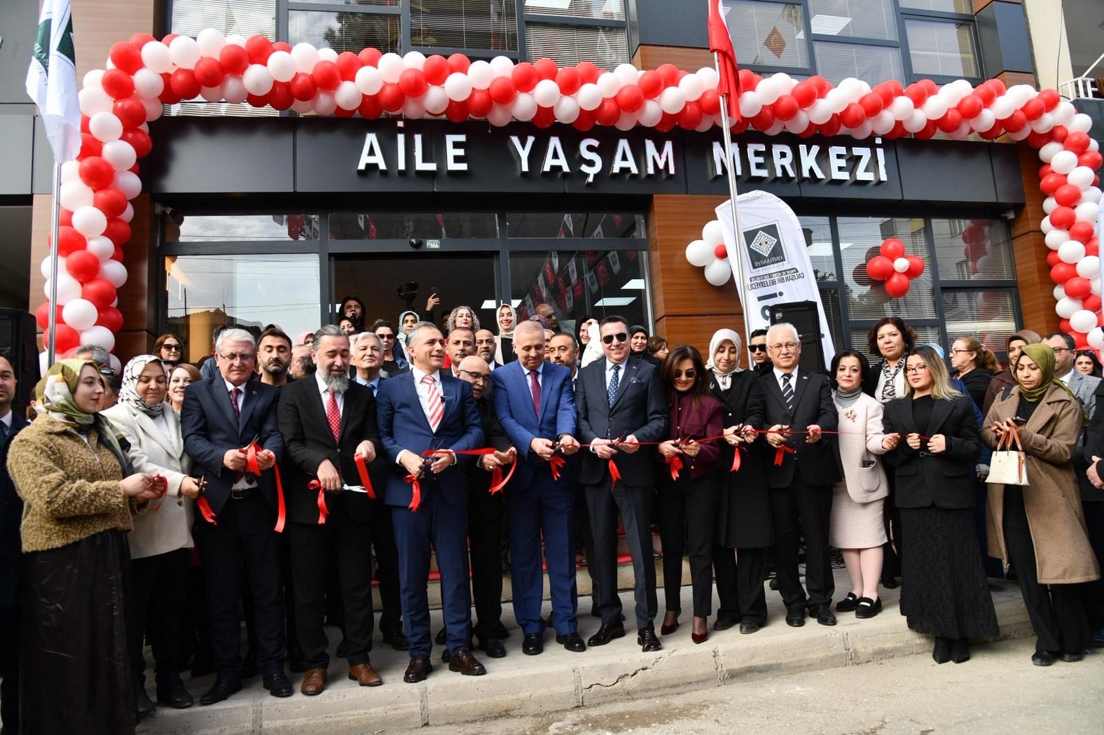 Osmaniye’de aile yaşam merkezi hizmete açıldı
Osmaniye’de aile yaşam merkezi hizmete açıldı