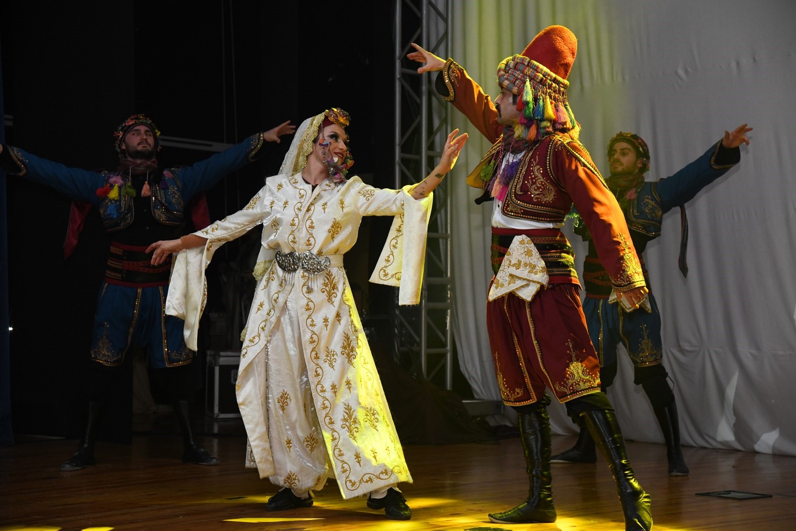 Osmaniye’de "Destanların Dansı" sahnelendi
