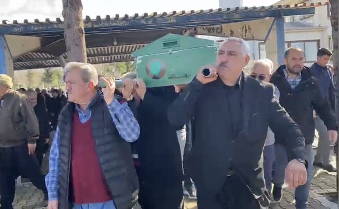 Osmaniye’de eski eşi tarafından öldürülen 2 çocuk annesi kadın toprağa verildi
Osmaniye’de eski eşi tarafından öldürülen 2 çocuk annesi kadın toprağa verildi