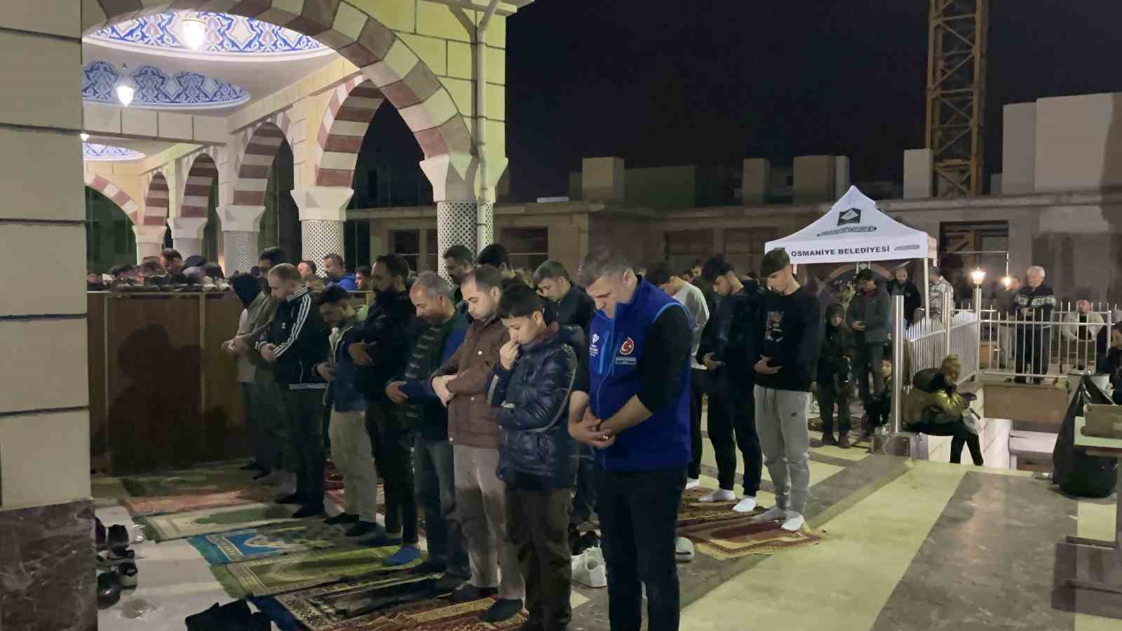 Osmaniye’de Kadir Gecesi’nde camiler doldu taştı
